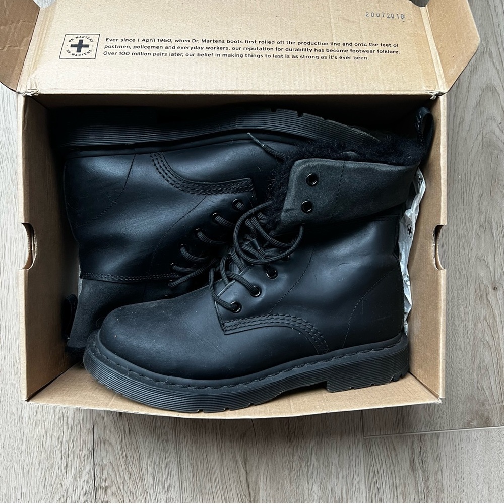 Dr. Martens Black 1460 Kolbert